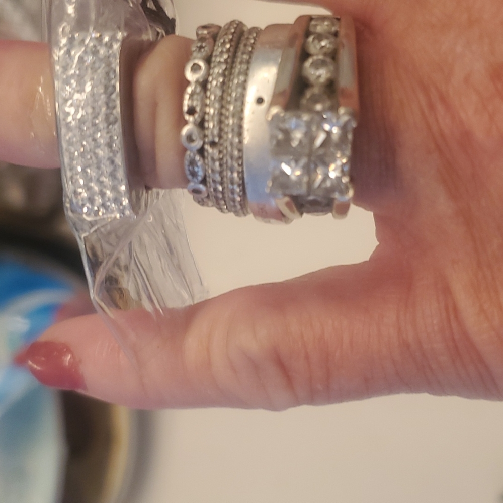 Henri bendel  new HP ring  gorgeous bagged tagged swarsowski absolutely gorgeous